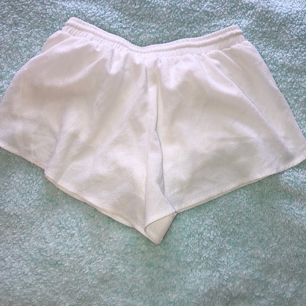 White shorts - Picture 2 of 3